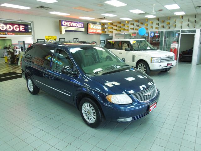 Chrysler Town and Country 2001 photo 5