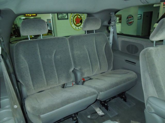 Chrysler Town and Country 2001 photo 9