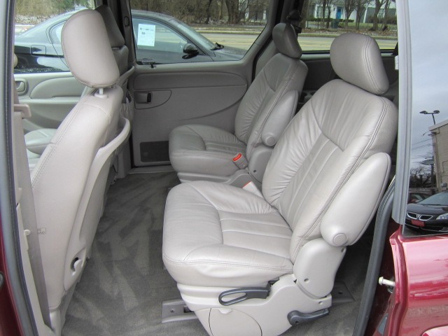 Chrysler Town and Country S Sedan Under FULL Factory Warranty MiniVan