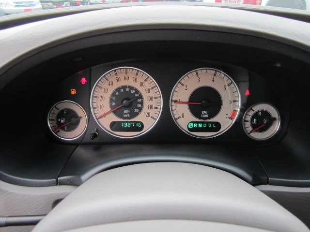 Chrysler Town and Country 2001 photo 2
