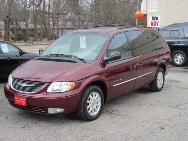 Chrysler Town and Country 2001 photo 4