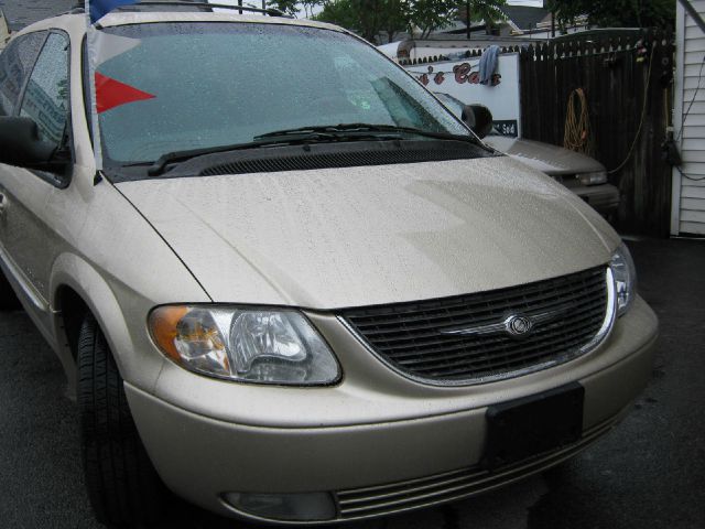 Chrysler Town and Country 2001 photo 18