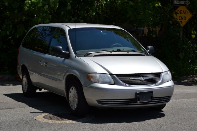 Chrysler Town and Country 2001 photo 13
