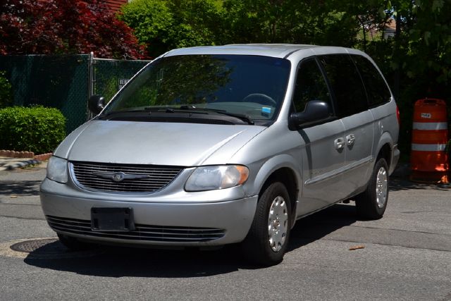 Chrysler Town and Country 2001 photo 15