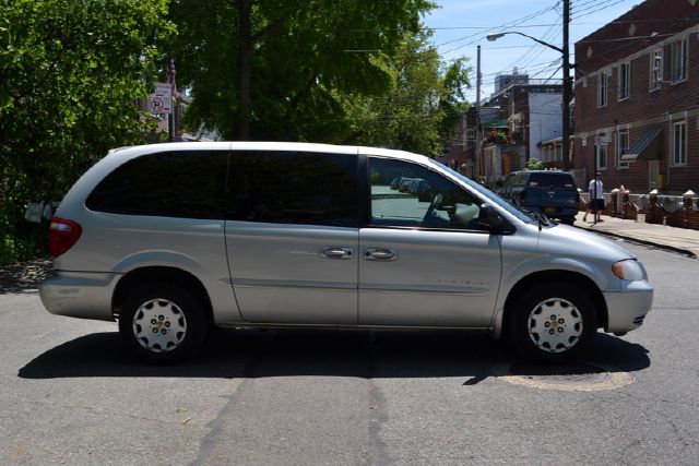 Chrysler Town and Country 2001 photo 5