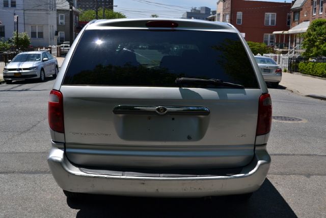 Chrysler Town and Country 2001 photo 6