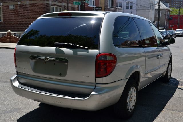 Chrysler Town and Country 2001 photo 7