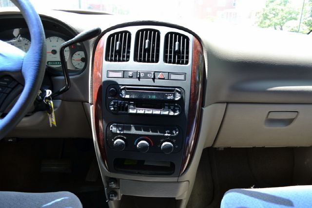 Chrysler Town and Country 2001 photo 8