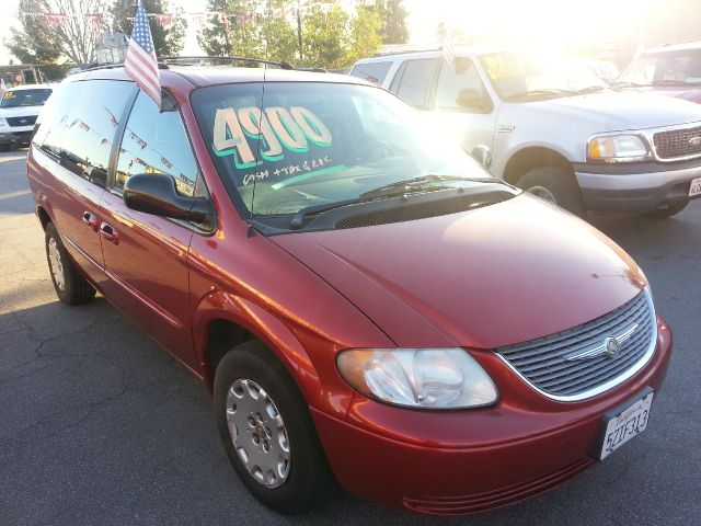 Chrysler Town and Country 2002 photo 4
