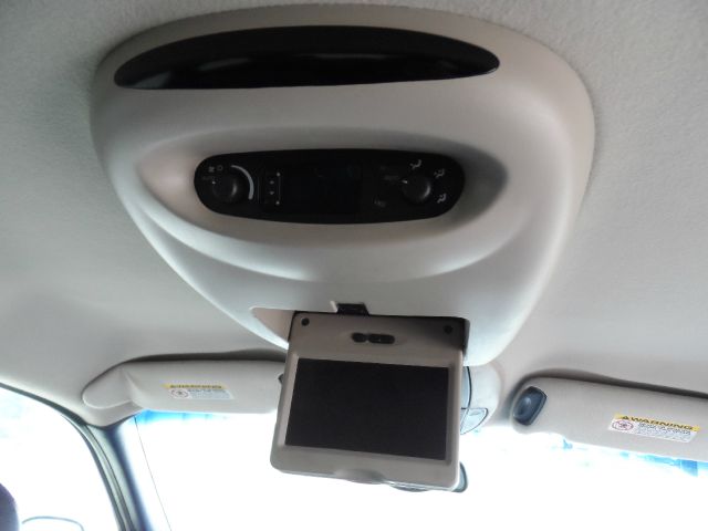 Chrysler Town and Country 2002 photo 1