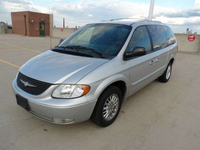 Chrysler Town and Country 2002 photo 15