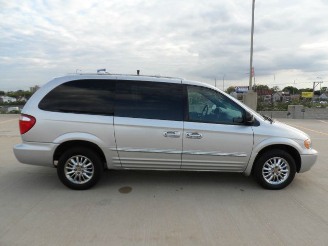Chrysler Town and Country 2002 photo 18