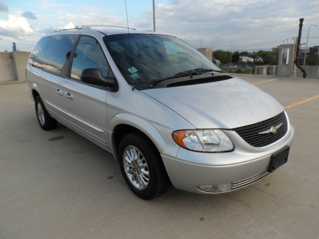 Chrysler Town and Country 2002 photo 19