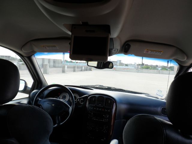 Chrysler Town and Country 2002 photo 20