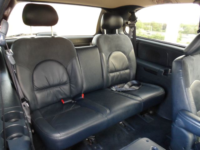 Chrysler Town and Country 2002 photo 21