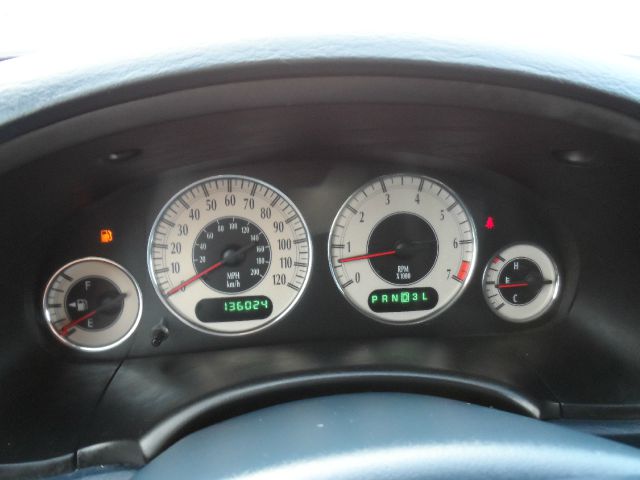 Chrysler Town and Country 2002 photo 5