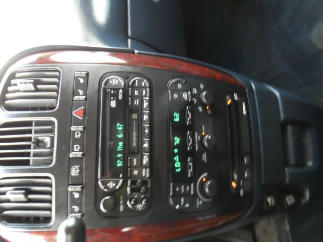 Chrysler Town and Country 2002 photo 7