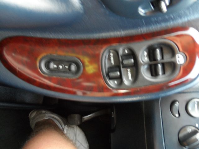 Chrysler Town and Country 2002 photo 9