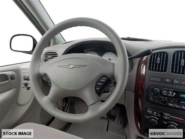 Chrysler Town and Country 2002 photo 13
