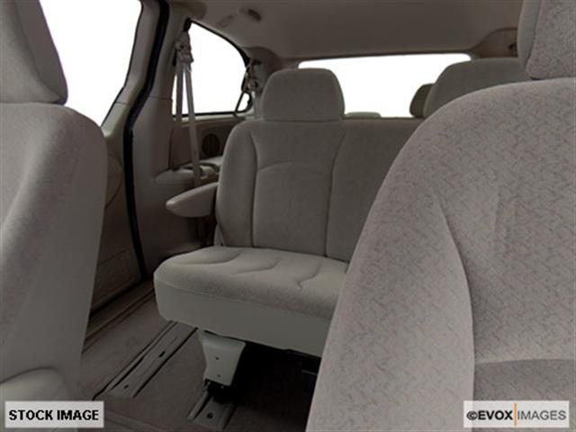 Chrysler Town and Country 2002 photo 2