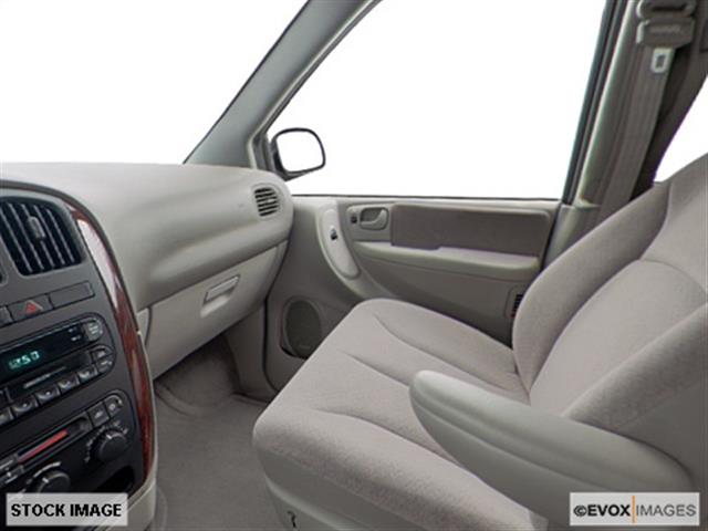Chrysler Town and Country 2002 photo 4