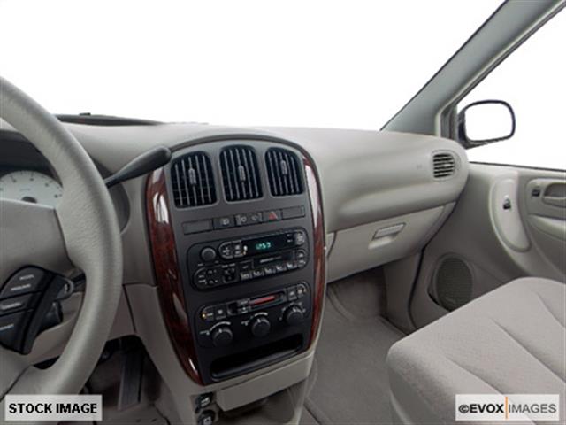 Chrysler Town and Country 2002 photo 7