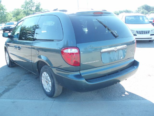 Chrysler Town and Country 2002 photo 1