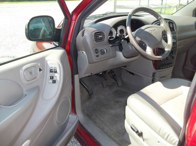 Chrysler Town and Country 2002 photo 3