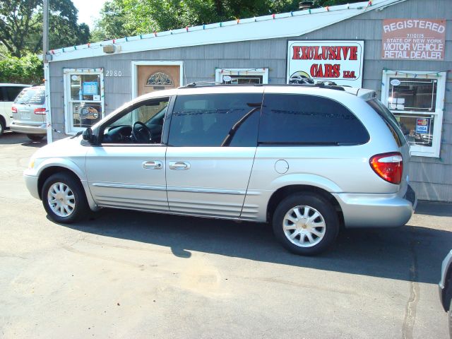 Chrysler Town and Country 2002 photo 4