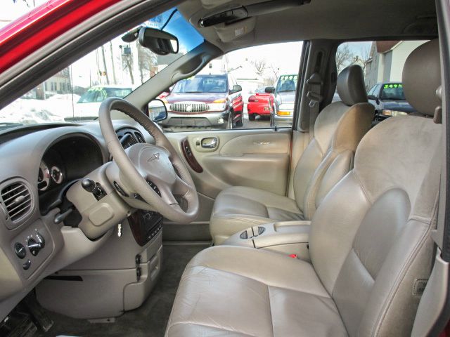 Chrysler Town and Country SLT 25 MiniVan