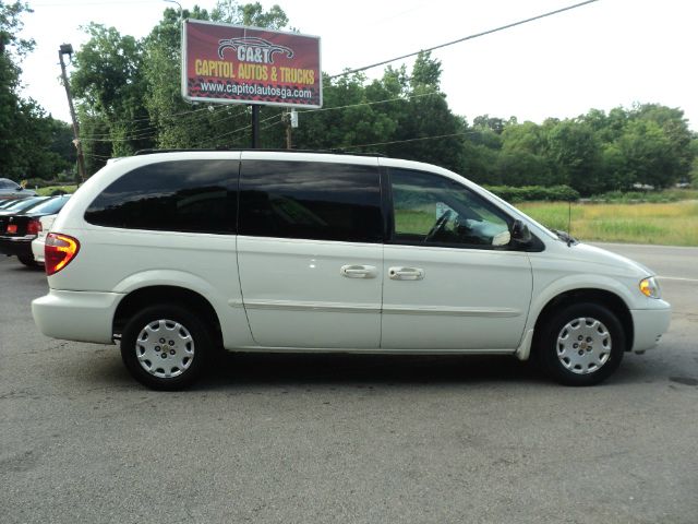 Chrysler Town and Country 2002 photo 4