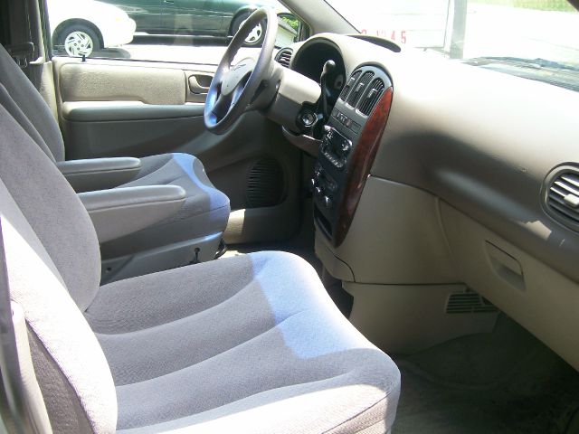 Chrysler Town and Country 2002 photo 9