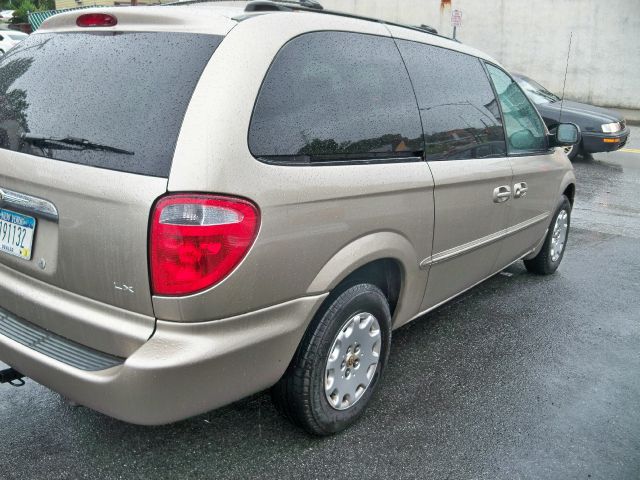 Chrysler Town and Country 2002 photo 1