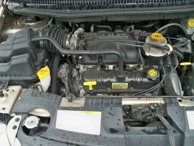 Chrysler Town and Country 2002 photo 2