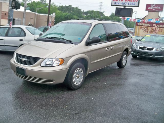 Chrysler Town and Country 2002 photo 3