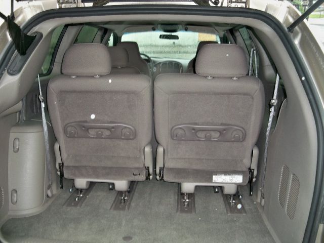 Chrysler Town and Country 2002 photo 4