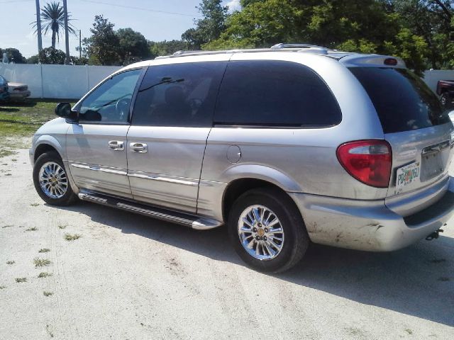 Chrysler Town and Country 2002 photo 12