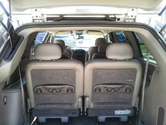 Chrysler Town and Country 2002 photo 13