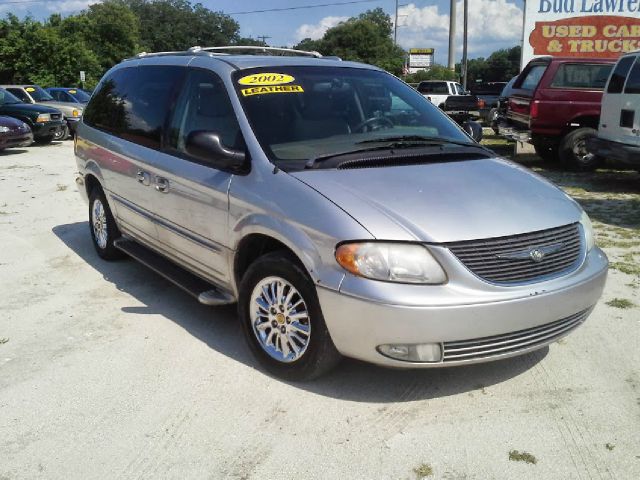 Chrysler Town and Country 2002 photo 14