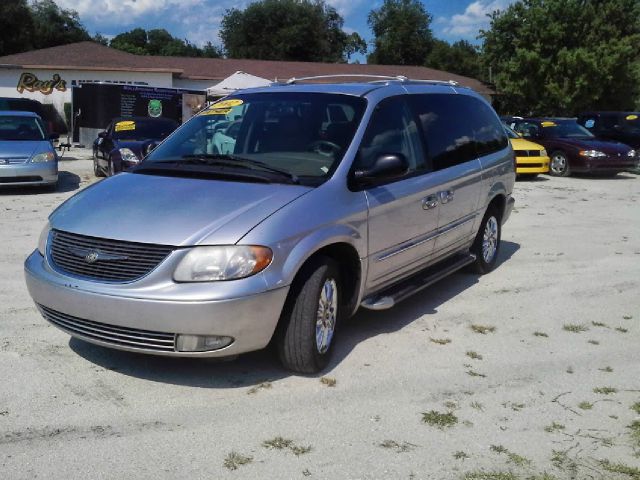 Chrysler Town and Country 2002 photo 3