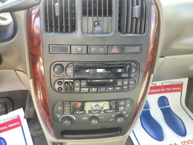 Chrysler Town and Country 2002 photo 4