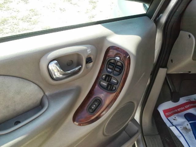 Chrysler Town and Country 2002 photo 6