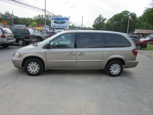 Chrysler Town and Country 2002 photo 3