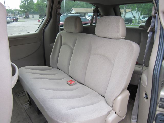 Chrysler Town and Country 2002 photo 4