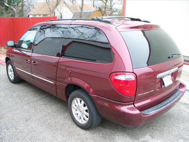 Chrysler Town and Country 2002 photo 1
