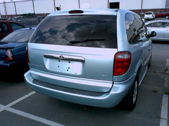 Chrysler Town and Country 2002 photo 1