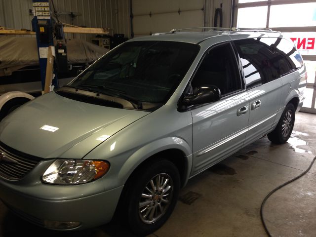 Chrysler Town and Country SLT 25 MiniVan