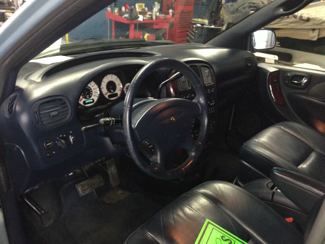 Chrysler Town and Country 2002 photo 1