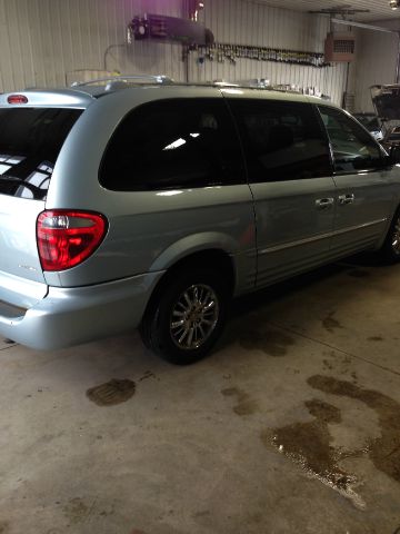 Chrysler Town and Country 2002 photo 4
