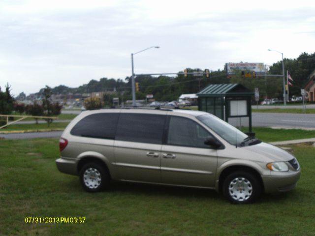 Chrysler Town and Country 2002 photo 1